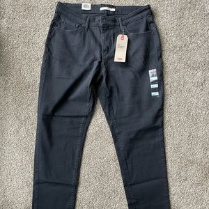 Levi’s 311 Shaping Skinny jeans in black. Size 16WS